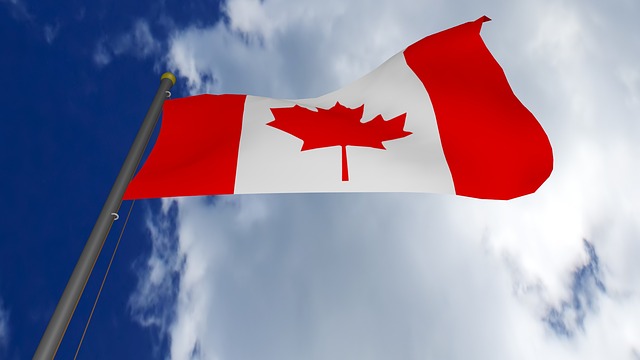 カナダの国旗の意味と由来 昔のデザインは違っていた ヒデオの情報管理部屋